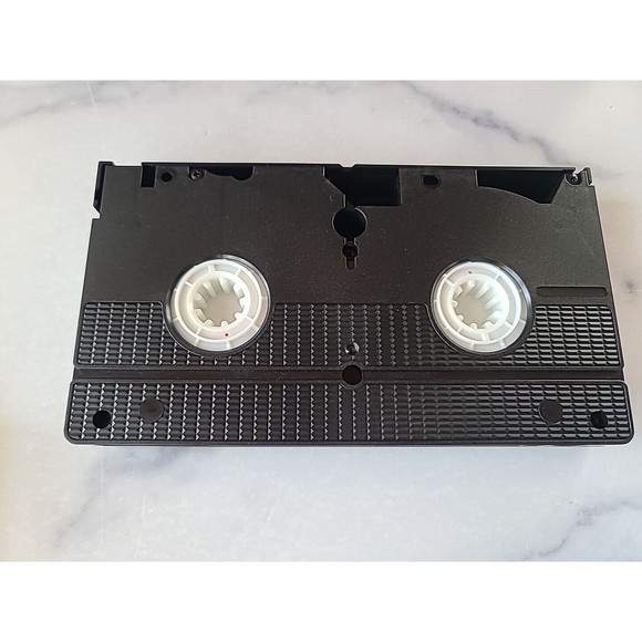 Disney~Madeline Lost in Paris~VHS Movie with Case~1999~Pre-Owned - Picture 4 of 10